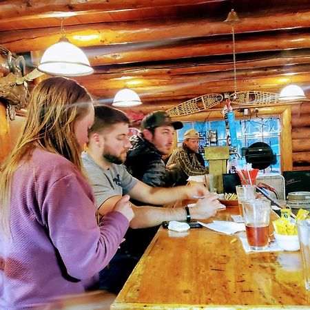 Gwin'S Lodge & Roadhouse Cooper Landing Екстериор снимка