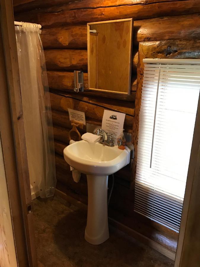 Gwin'S Lodge & Roadhouse Cooper Landing Екстериор снимка