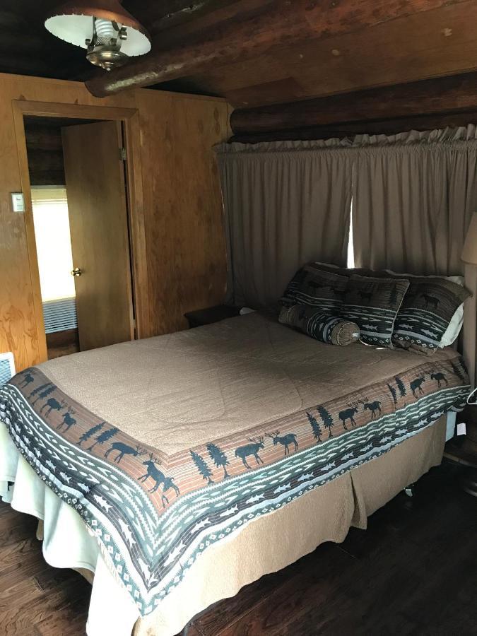 Gwin'S Lodge & Roadhouse Cooper Landing Екстериор снимка