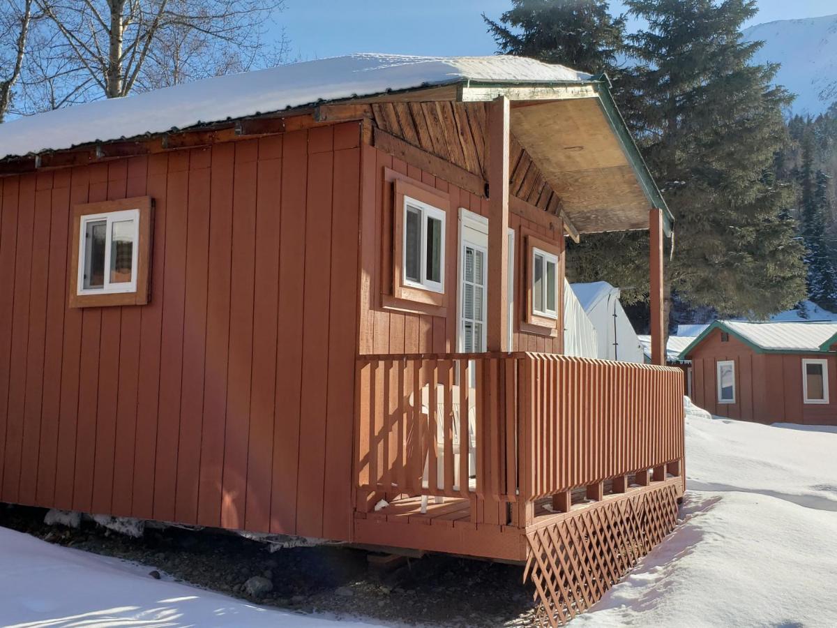 Gwin'S Lodge & Roadhouse Cooper Landing Екстериор снимка
