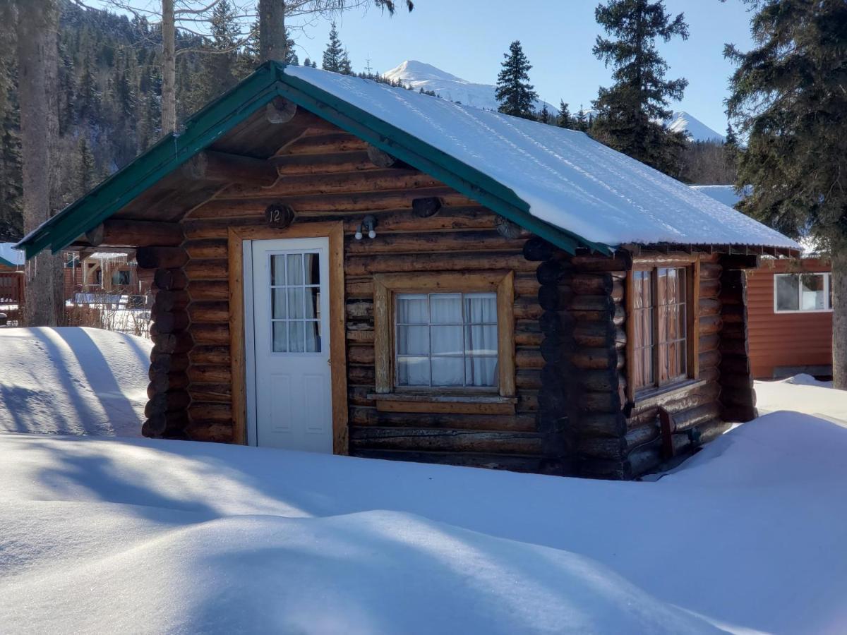 Gwin'S Lodge & Roadhouse Cooper Landing Екстериор снимка